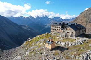 Hütten bei der Wildspitze in den Ötztaler Alpen