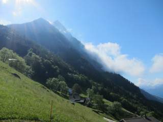 Steile Alplandschaft in der Schweiz